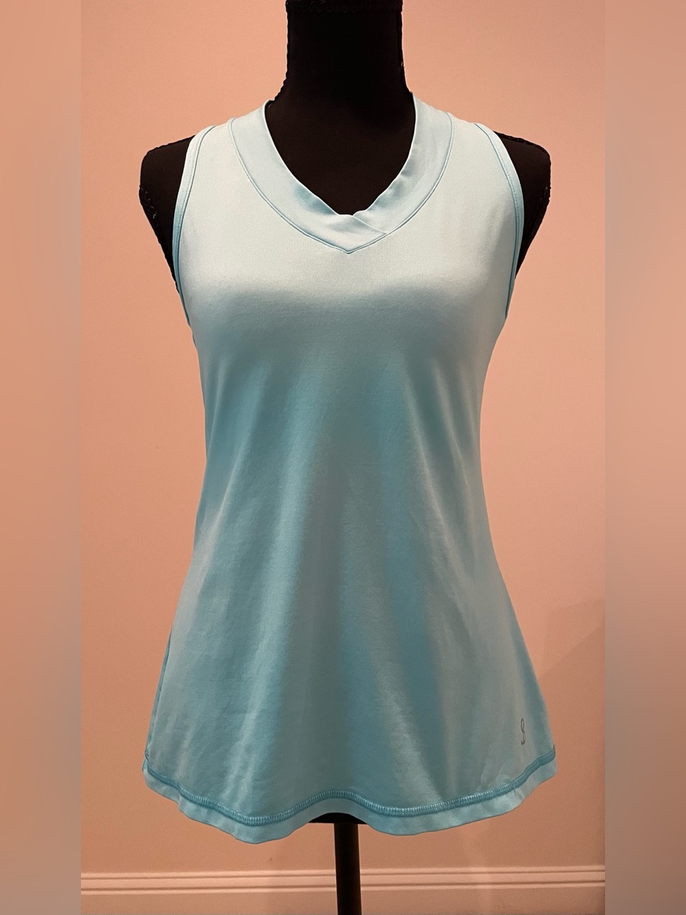 Sofibella Women’s Light Blue V-Neck Tennis Tank Top